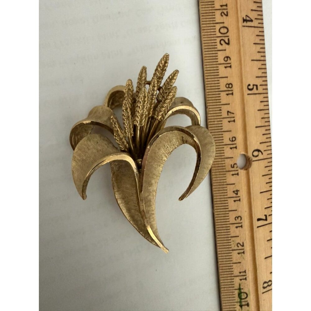 BSK Vintage Gold TOne Wheat Sheaf Brooch Pin